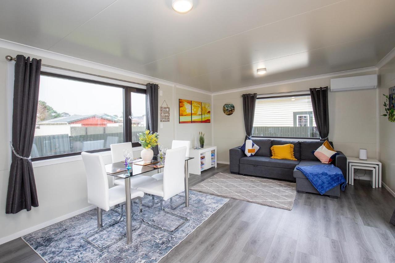 Affordable Modern Accommodation Westport Exteriör bild